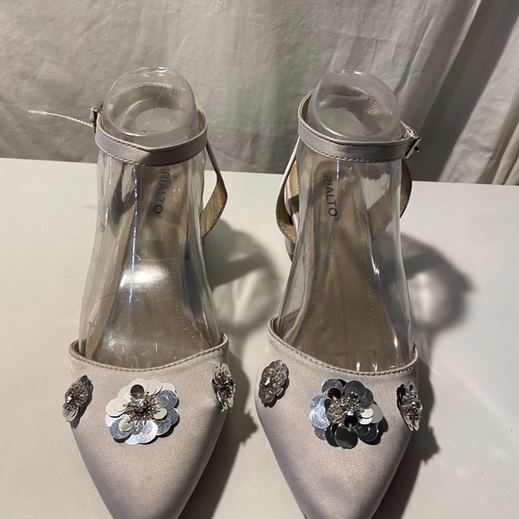 Rialto gray sateen low block heel shoes with sequin embellishments various sizes - Picture 2 of 8